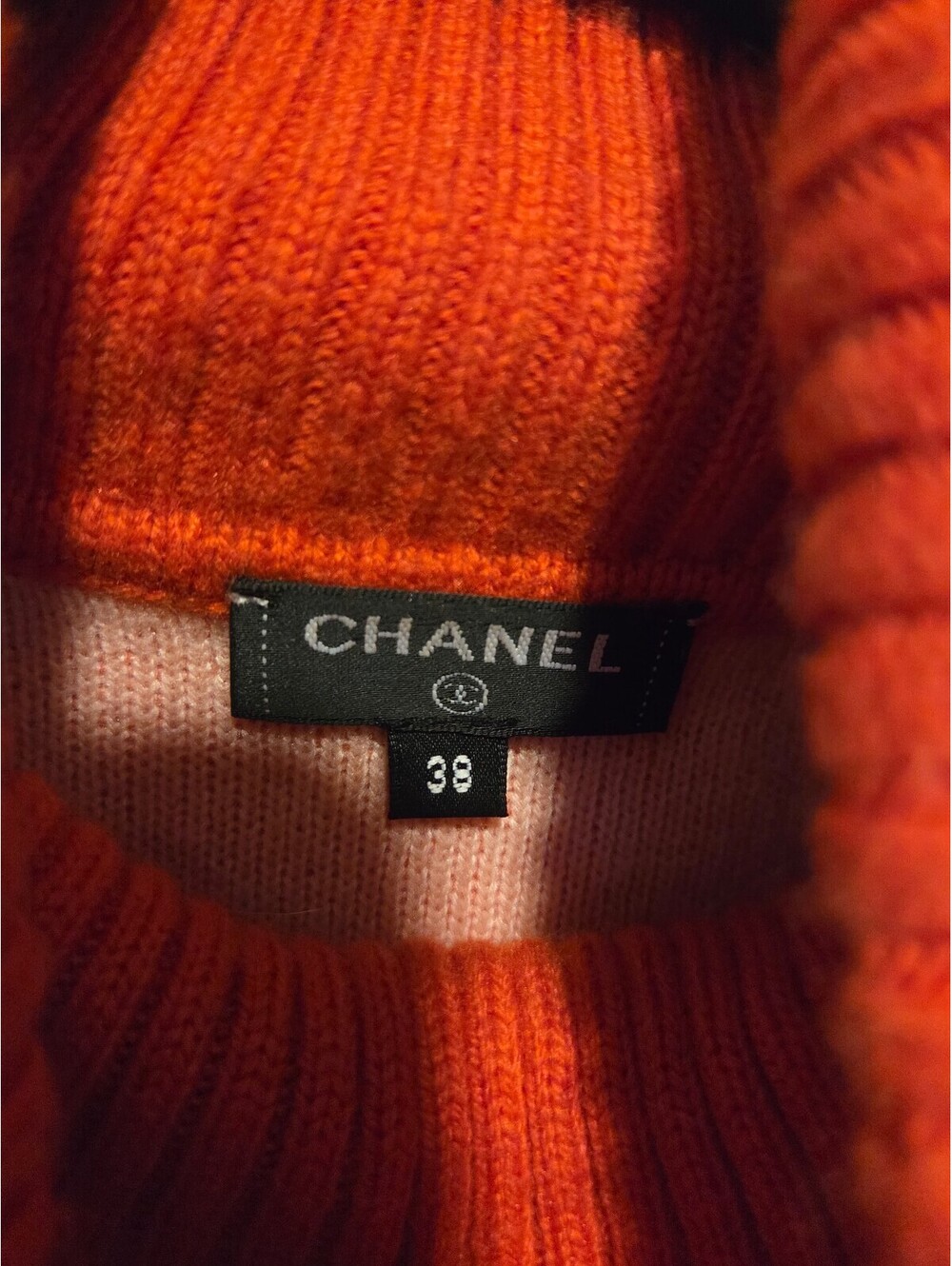 Chanel No.5 Turtleneck Fall 2021 Collection Virginie Viard S - Picture 5 of 12